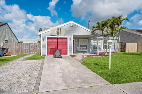 7944 Ridgewood Dr, Greenacres, FL 33467