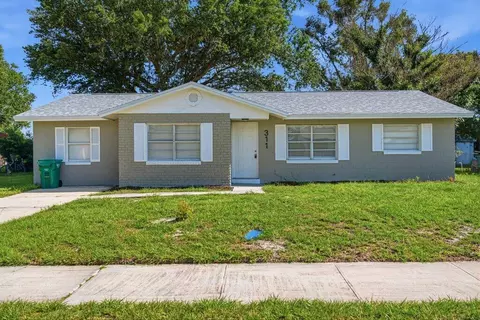 311 Essex Dr, Fort Pierce, FL 34946