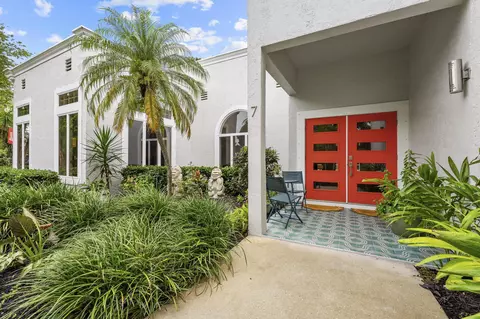 7 Worth Ct, Sewalls Point, FL 34996