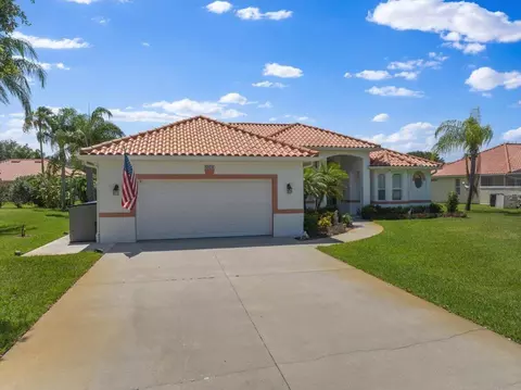 5828 Pine Ridge Cir, Vero Beach, FL 32967