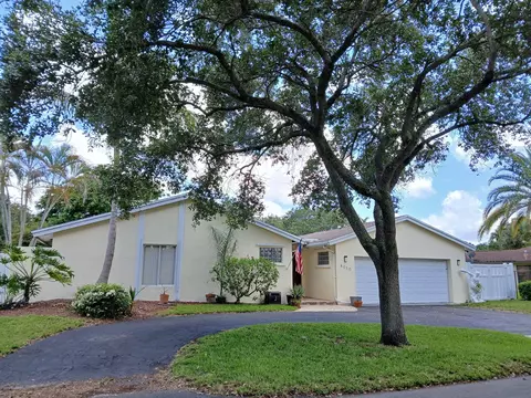 4010 W Sailboat Dr, Hollywood, FL 33026