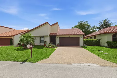 7040 Golf Pointe Cir, Tamarac, FL 33321
