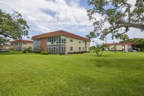 61 Woodland Dr #106, Vero Beach, FL 32962