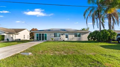 386 SE Oakridge Dr, Port Saint Lucie, FL 34984