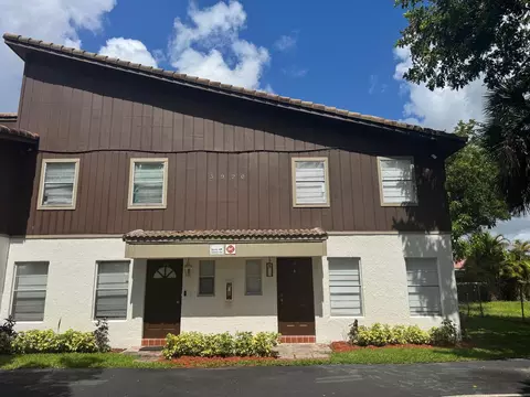 3920 Woodside Dr #14, Coral Springs, FL 33065
