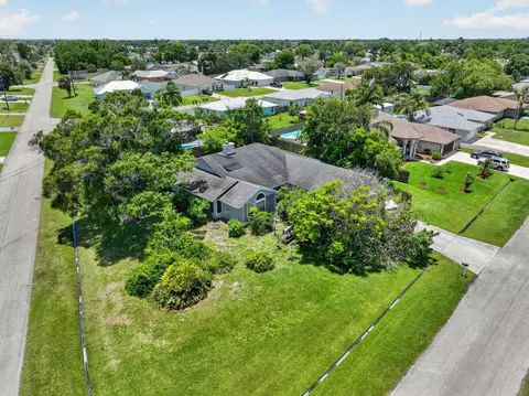 674 SE Starfish Ave, Port Saint Lucie, FL 34983