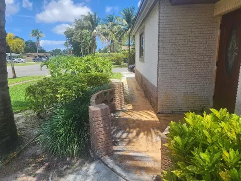 3300 NW 41st St, Lauderdale Lakes, FL 33309