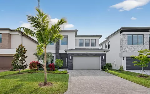 8252 Essex Country Club Dr, Boca Raton, FL 33434