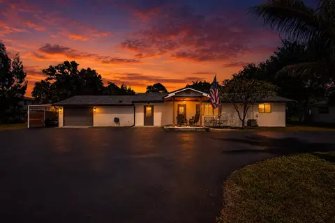 5500 West Pl, Mangonia Park, FL 33407