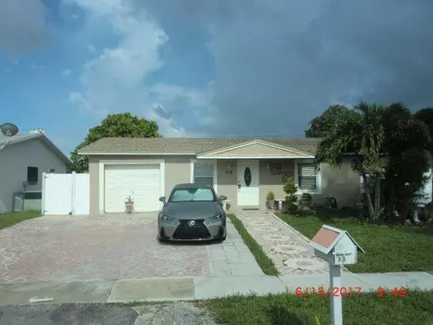 308 SW 80th Ter, North Lauderdale, FL 33068