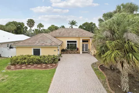 1590 SW Underwood Ave, Port Saint Lucie, FL 34953