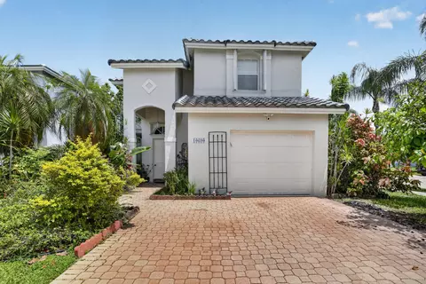 10690 NW 2nd Cir, Pembroke Pines, FL 33026