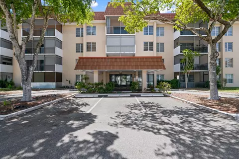 4156 Inverrary Dr #210, Lauderhill, FL 33319