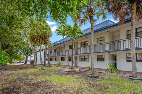 510 W Park Dr #104-3, Miami, FL 33172