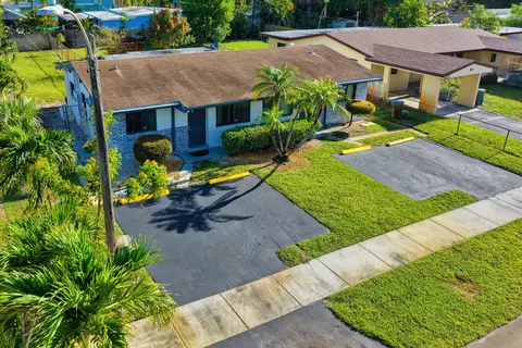 837 NW 41st St #A-B, Oakland Park, FL 33309
