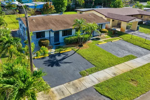 837 NW 41st St #A-B, Oakland Park, FL 33309