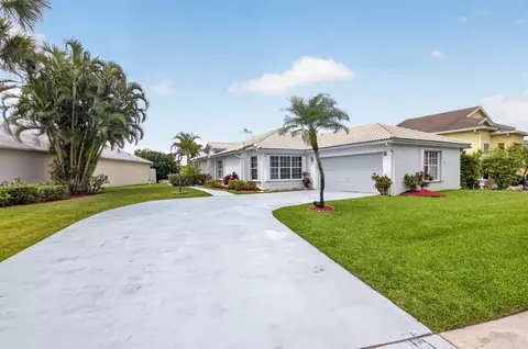 6413 Lansdowne Cir, Boynton Beach, FL 33472
