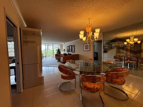 3930 Oaks Clubhouse Dr #506, Pompano Beach, FL 33069
