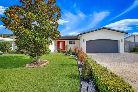 920 SE 17th St, Deerfield Beach, FL 33441