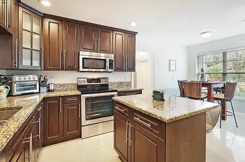 8753 SE Riverfront Ter, Jupiter, FL 33469 photo 12