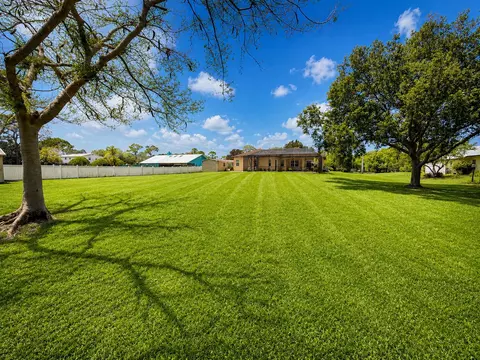 5508 Silver Oak Dr, Fort Pierce, FL 34982