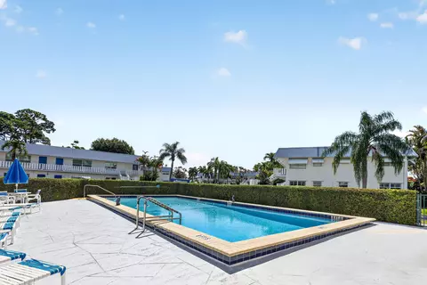 Exterior - 2929 SE Ocean Blvd #M4, Stuart, FL 34996 photo 10 of 11