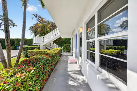 Exterior - 2929 SE Ocean Blvd #M4, Stuart, FL 34996 photo 3 of 11