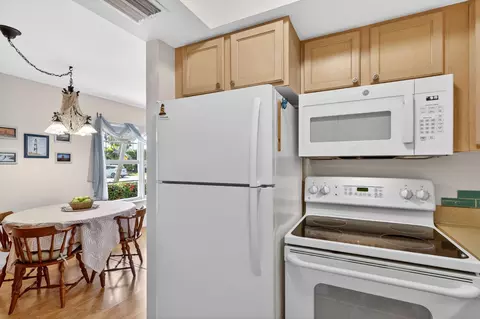 Kitchen - 2929 SE Ocean Blvd #M4, Stuart, FL 34996 photo 4 of 4