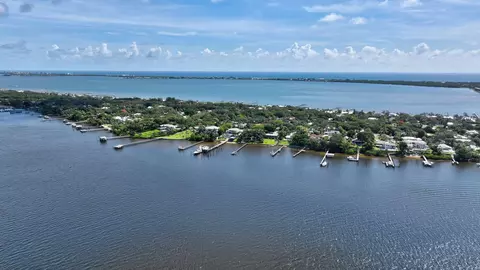 View/Area - 2929 SE Ocean Blvd #M4, Stuart, FL 34996 photo 6 of 8