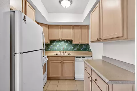 Kitchen - 2929 SE Ocean Blvd #M4, Stuart, FL 34996 photo 1 of 4