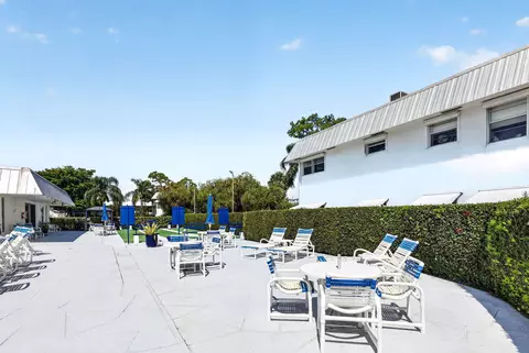 Exterior - 2929 SE Ocean Blvd #M4, Stuart, FL 34996 photo 8 of 11