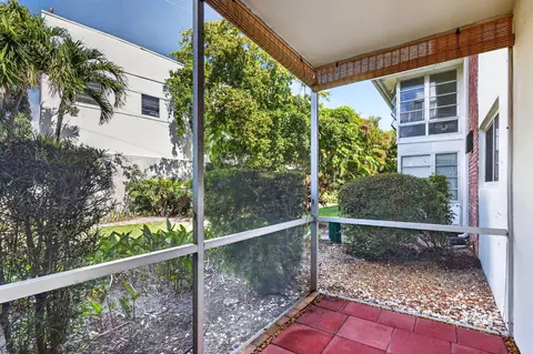 Exterior - 2929 SE Ocean Blvd #M4, Stuart, FL 34996 photo 5 of 11
