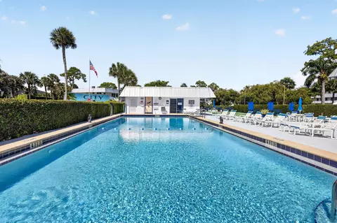 Exterior - 2929 SE Ocean Blvd #M4, Stuart, FL 34996 photo 11 of 11