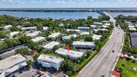 View/Area - 2929 SE Ocean Blvd #M4, Stuart, FL 34996 photo 2 of 8