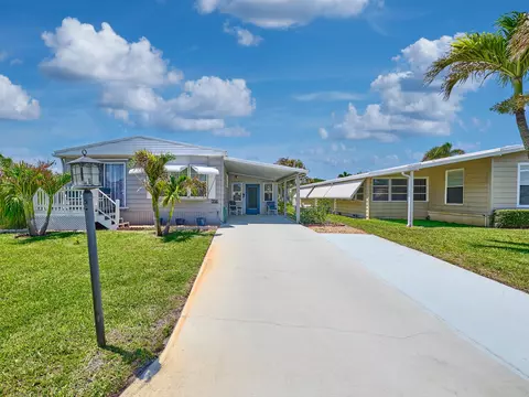 6977 SE Delegate St, Hobe Sound, FL 33455