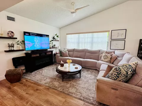 Living - 5157 Magellan Way E, Delray Beach, FL 33484 photo 2 of 4