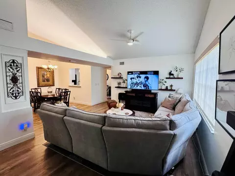 Living - 5157 Magellan Way E, Delray Beach, FL 33484 photo 3 of 4