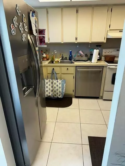 3186 Via Poinciana #306, Greenacres, FL 33467
