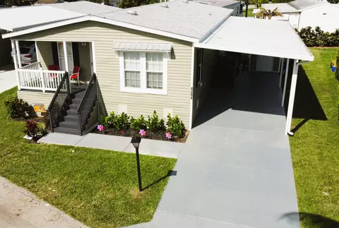 4294 Janet Dr #825, Greenacres, FL 33463