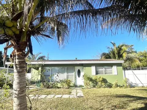 571 Sioux Rd, Lantana, FL 33462