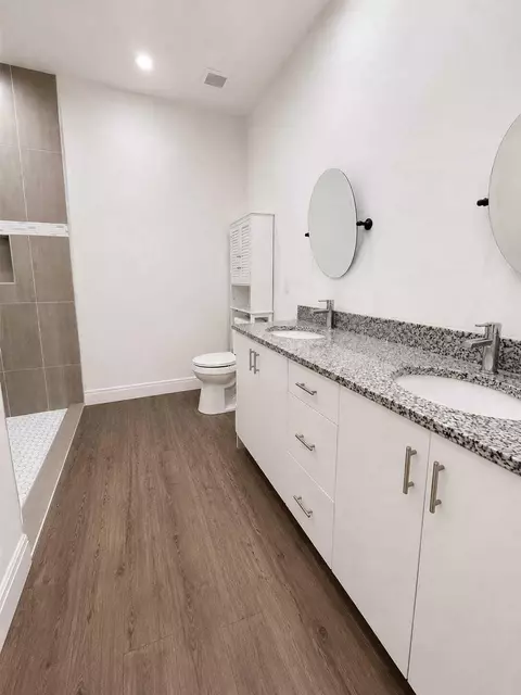 Bath - 1224 Jupiter Lp, Labelle, FL 33935 photo 2 of 3