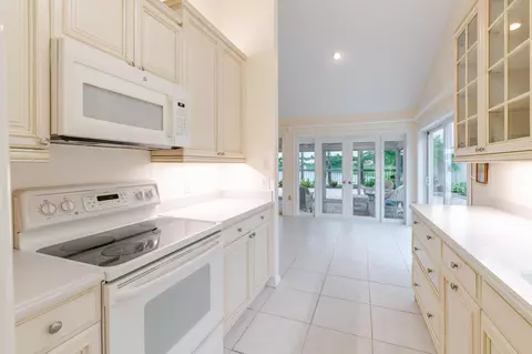 Kitchen - 114 Beach Summit Ct, Jupiter, FL 33477 photo 5 of 5