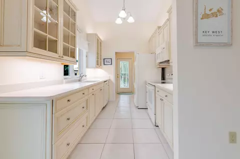 Kitchen - 114 Beach Summit Ct, Jupiter, FL 33477 photo 1 of 5