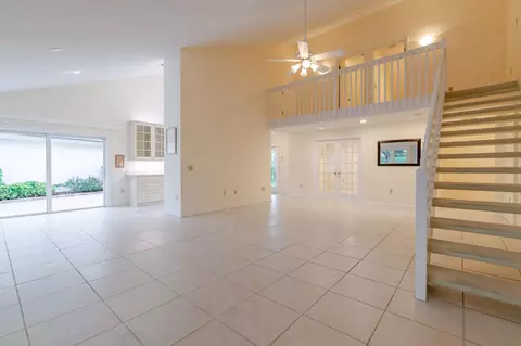 Living - 114 Beach Summit Ct, Jupiter, FL 33477 photo 4 of 5