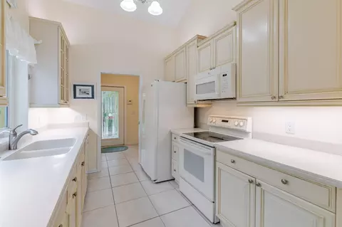 Kitchen - 114 Beach Summit Ct, Jupiter, FL 33477 photo 3 of 5