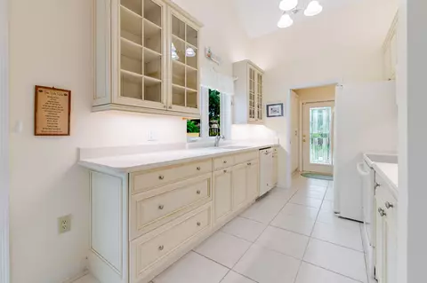 Kitchen - 114 Beach Summit Ct, Jupiter, FL 33477 photo 2 of 5