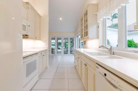 Kitchen - 114 Beach Summit Ct, Jupiter, FL 33477 photo 4 of 5