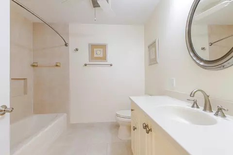 Bath - 114 Beach Summit Ct, Jupiter, FL 33477 photo 5 of 5