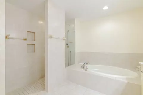Bath - 114 Beach Summit Ct, Jupiter, FL 33477 photo 2 of 5