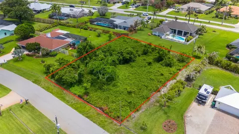 2012 SE Giffen Ave, Port St Lucie, FL 34952